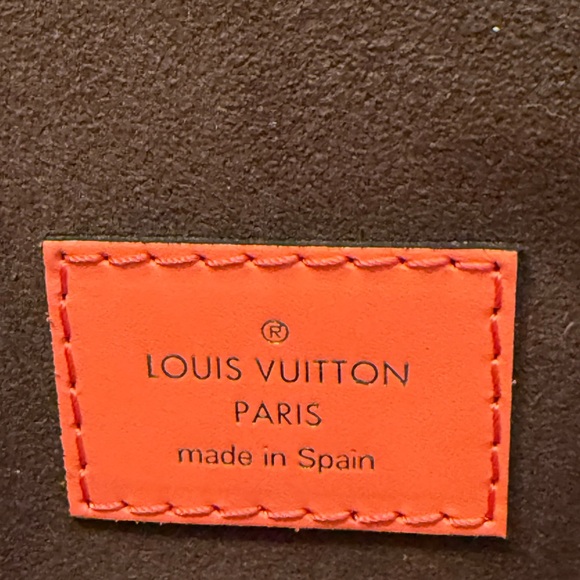 Louis Vuitton Clooney MM Handbag - Picture 12 of 16